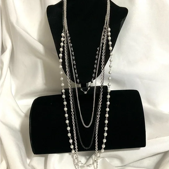 5 Strand Claire’s Necklace - Picture 5 of 8